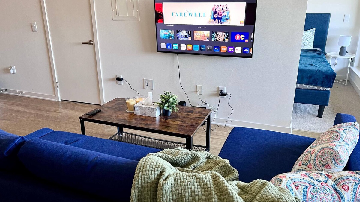 Downtown Hotel | Sweet 1-bedroom unit in Santa Monica