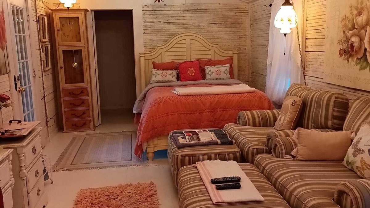 Kennard House | SWEET CABIN IN NATIONAL FOREST, PRIVATE HOT TUB, QUEEN BED, BEAUTIFUL LANDSCAPE.