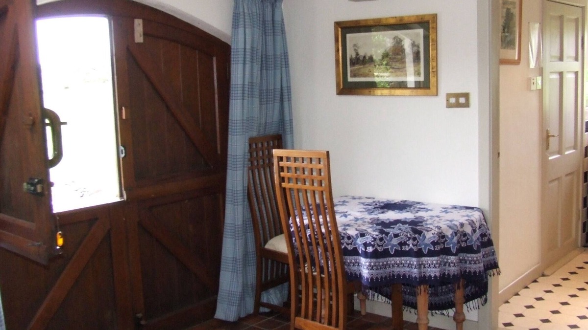 Butlerstown Cottage | Sweet Coach House is located next to a stunning tidal beach on the Wild Atlantic Way