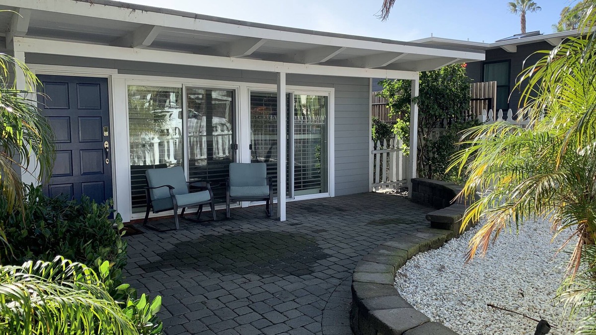 Roseville - Fleet Ridge House | Sweet cottage home close to beaches, airport and other attractions