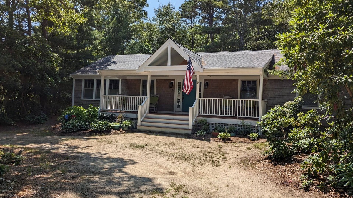 East Falmouth House | Sweet Cottage on Eel River