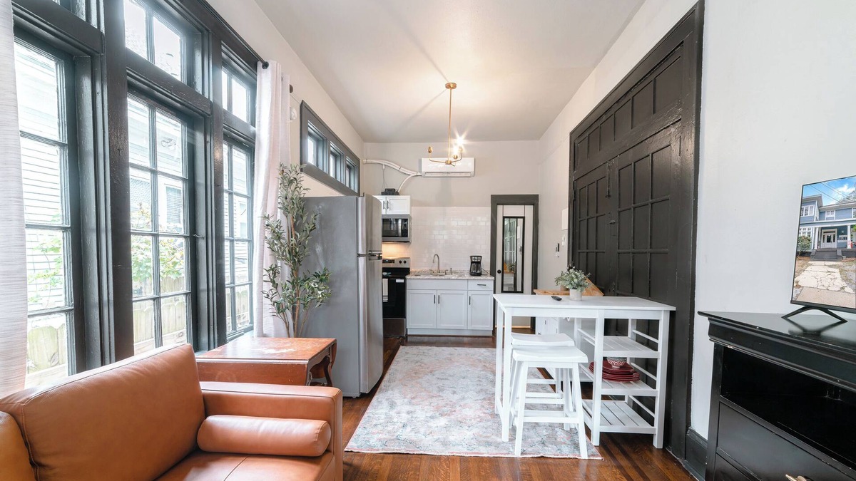 Hannon Park Apartment | Sweet Deeana's - The Historic Downtown Mobile Apartment