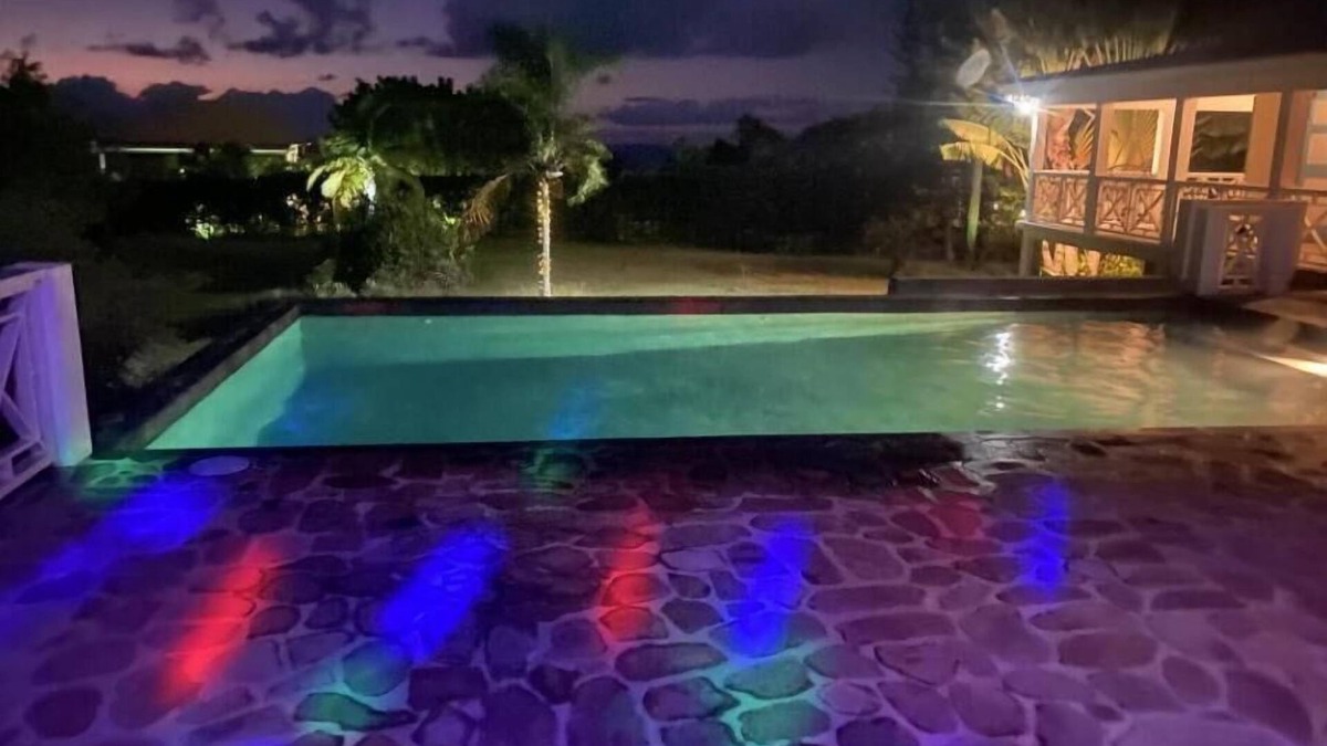 Charlestown House | Sweet Dreams: big pool, pavilion, silk sunsets & oversized rooms