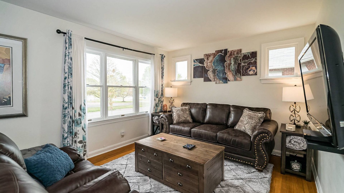 St. Charles Historic District House | Sweet Escape Near Historic Main Street & MO River