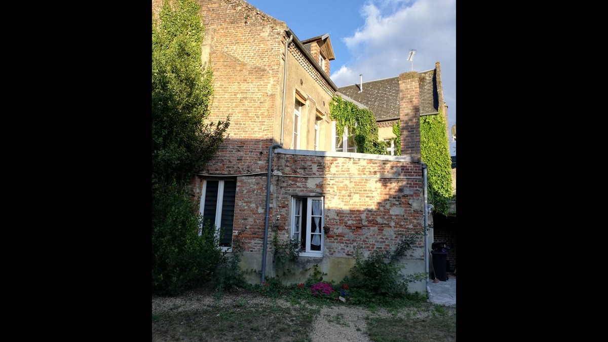 La Fere House | Sweet Garden House with a lovely garden