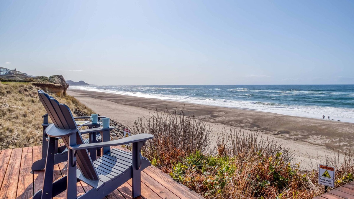 Gleneden Beach House | Sweet Gleneden Beach Oceanfront Single-Level has Big Windows, Beach Access!