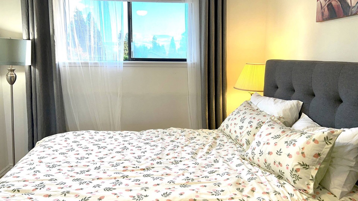 Surrey House | Sweet Home at Sunnyside - Room 2