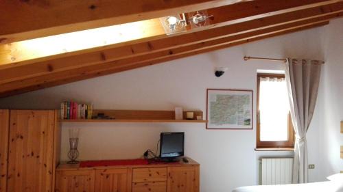 Songavazzo House | Sweet Home Casa Vacanze "La Mansarda"