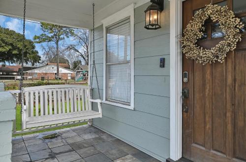 Northside House | Sweet Houston, 14 People, 4 Bethroom, 2 Full Restrooms