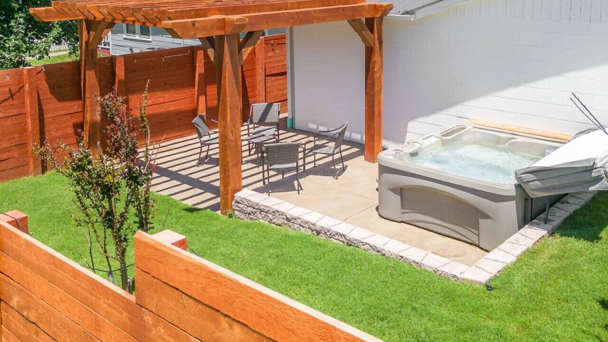 Jasper House | Sweet Jasper Suite-Summer Vacation W/Hot Tub