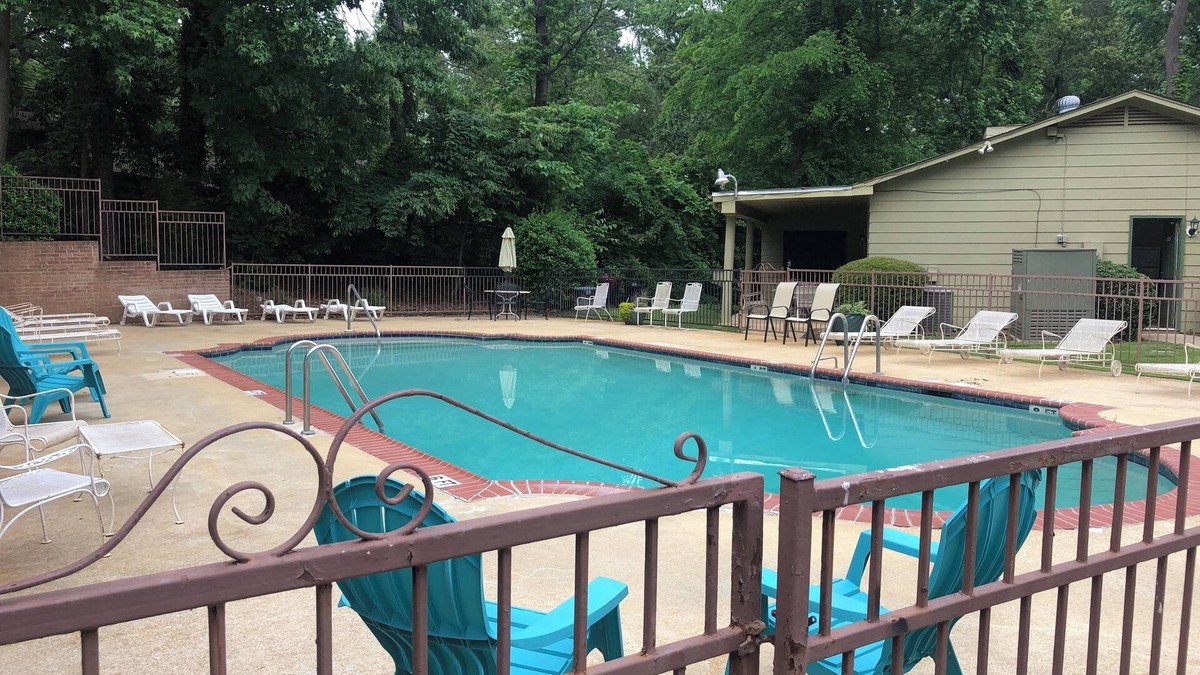 Hoover Condo | Sweet Little Nest Condo with pool-Hoover Sports Plex and Oak Mountain State Park