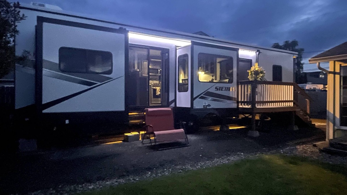 Green House | Sweet little Retreat, peacefully/centrally-located. Pet Friendly. 1.5ml off I5