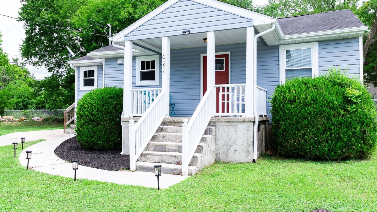 Ringgold House | Sweet Peach Bungalow 2BR + laundry. One mile from I-75 yet quiet. Newly updated.