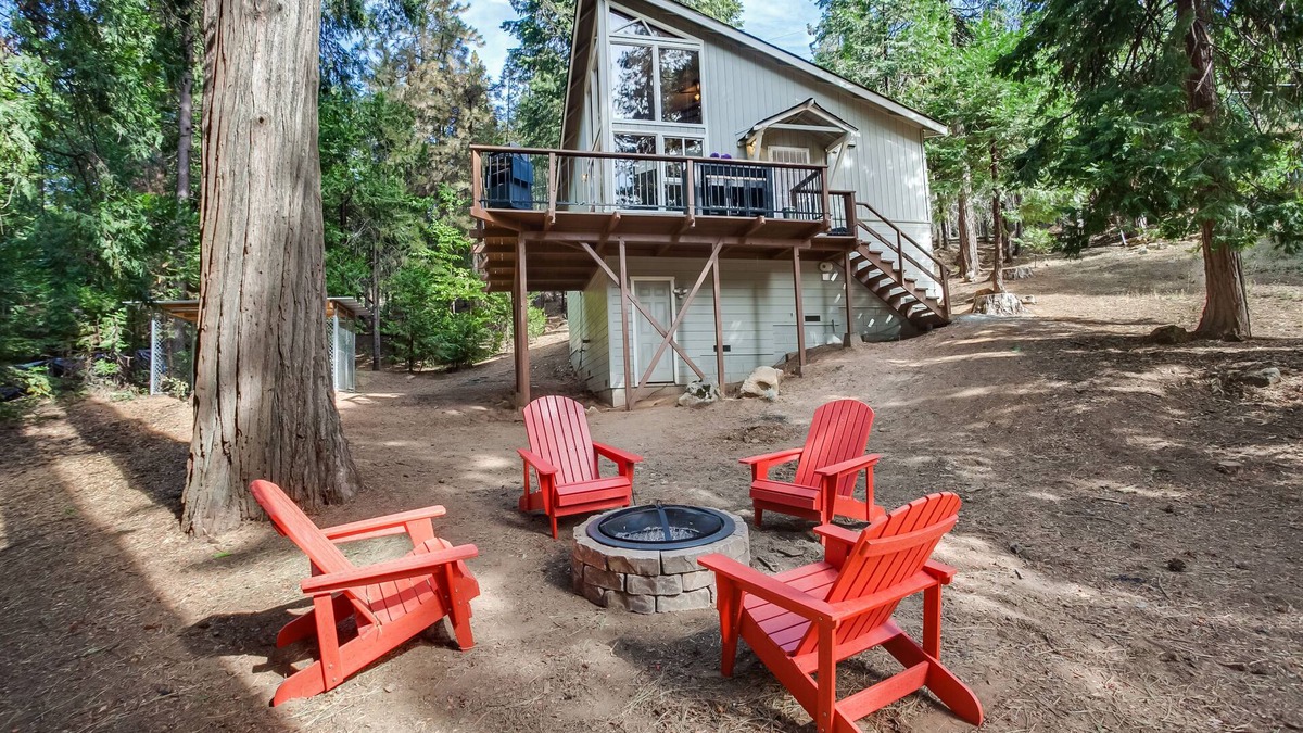 Mi-Wuk Village Cabin | Sweet Retreat: Private Lake Access! Ski Dodge, Swim Pinecrest, Fast WiFi & AC.