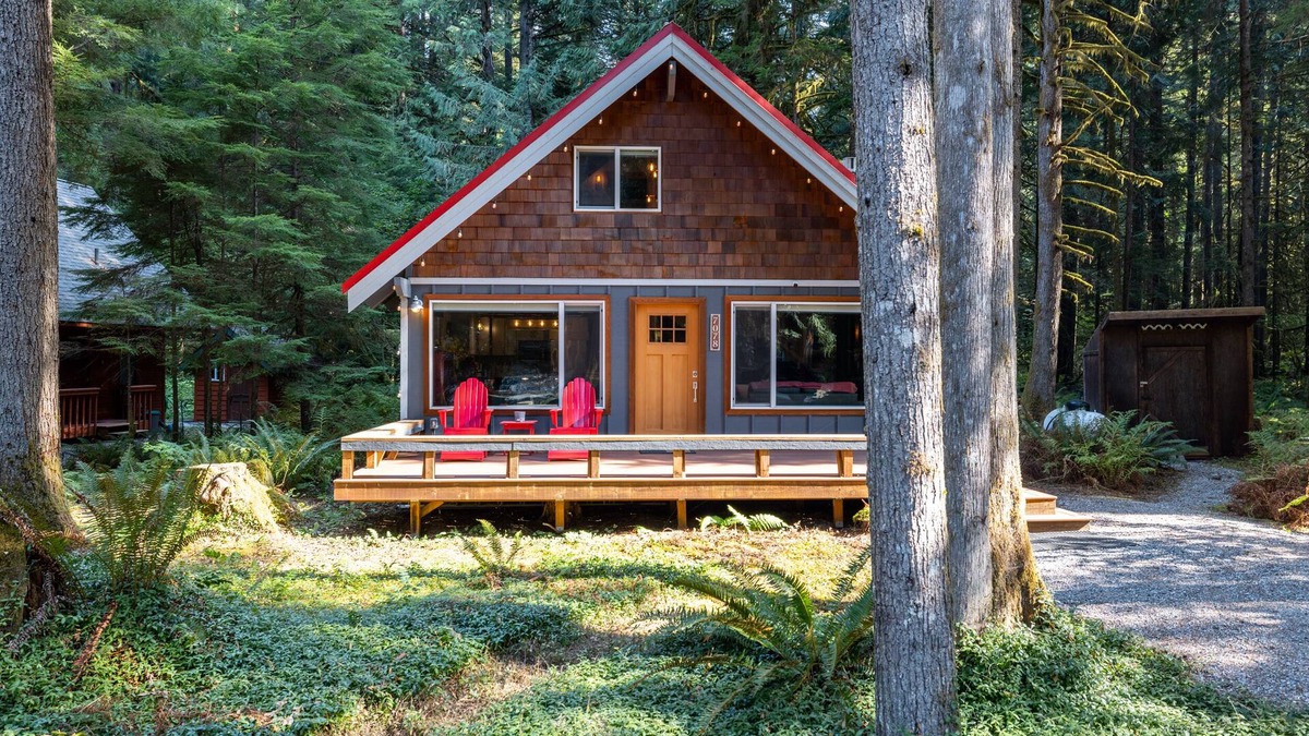 Glacier Cabin | Sweet Romantic Cabin, private hot tub. Perfect for a couples getaway.