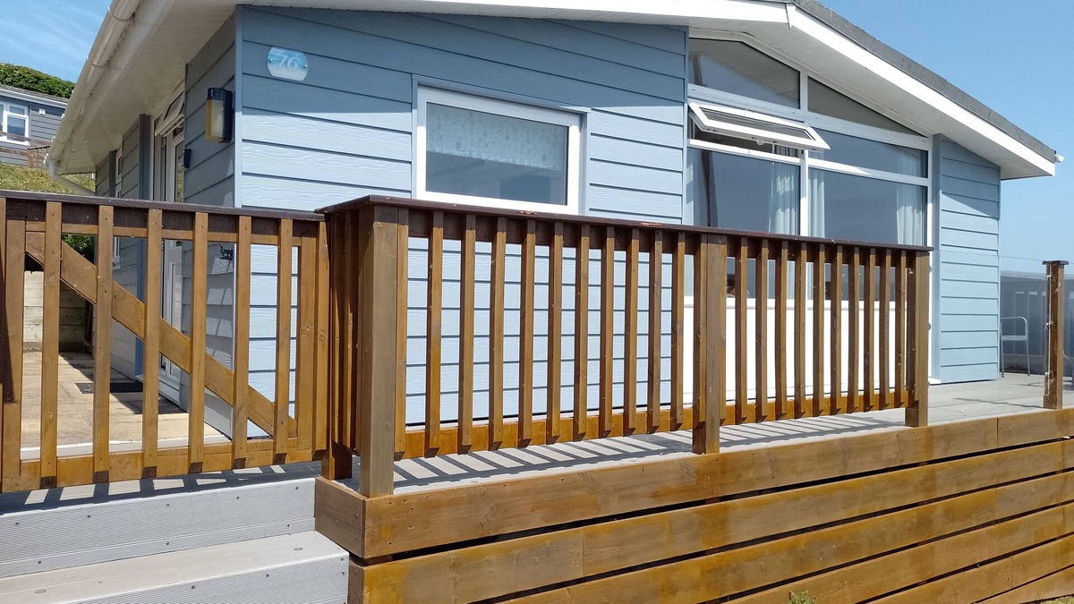 Shaldon Ski Chalet | SWEET SEA VIEW SHALDON CHALET nr BEACH, TORQUAY & DARTMOOR 7mile GOLF opposite.