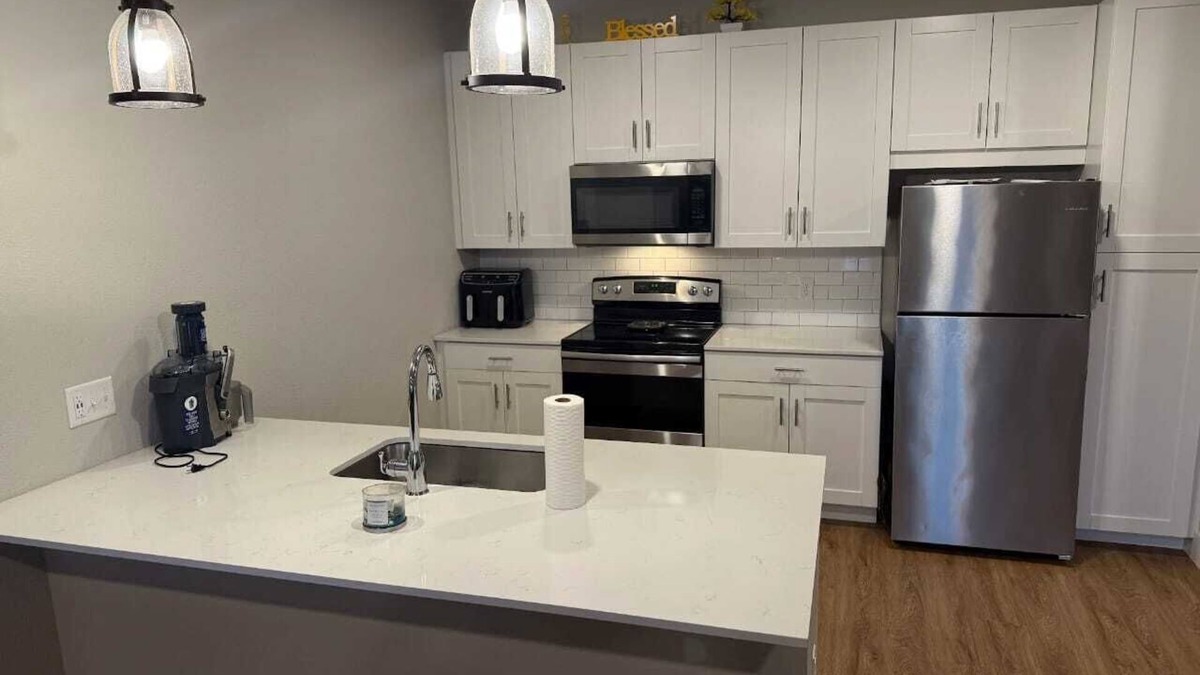 Lake St Louis Apartment | Sweet, Surbarban Stay; Peaceful, safe and furnished