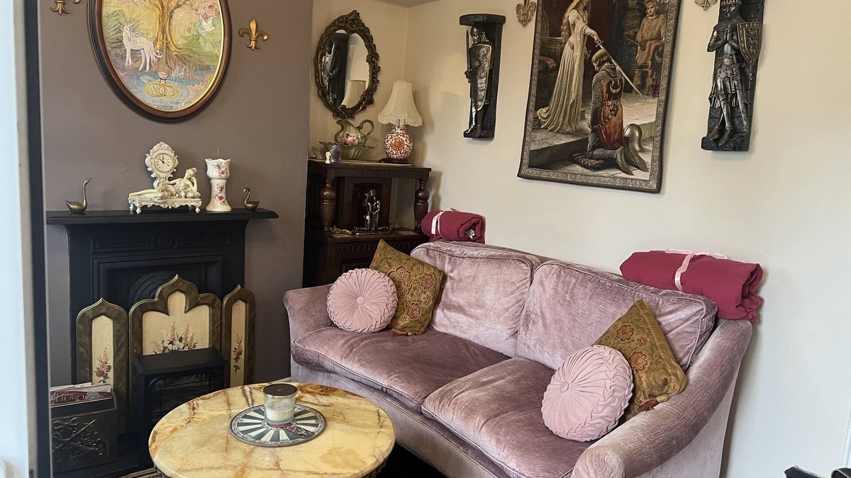 Glastonbury Cottage | Sweet Victorian Cottage, Two Minutes from High St., Very Special, Lovely Energy