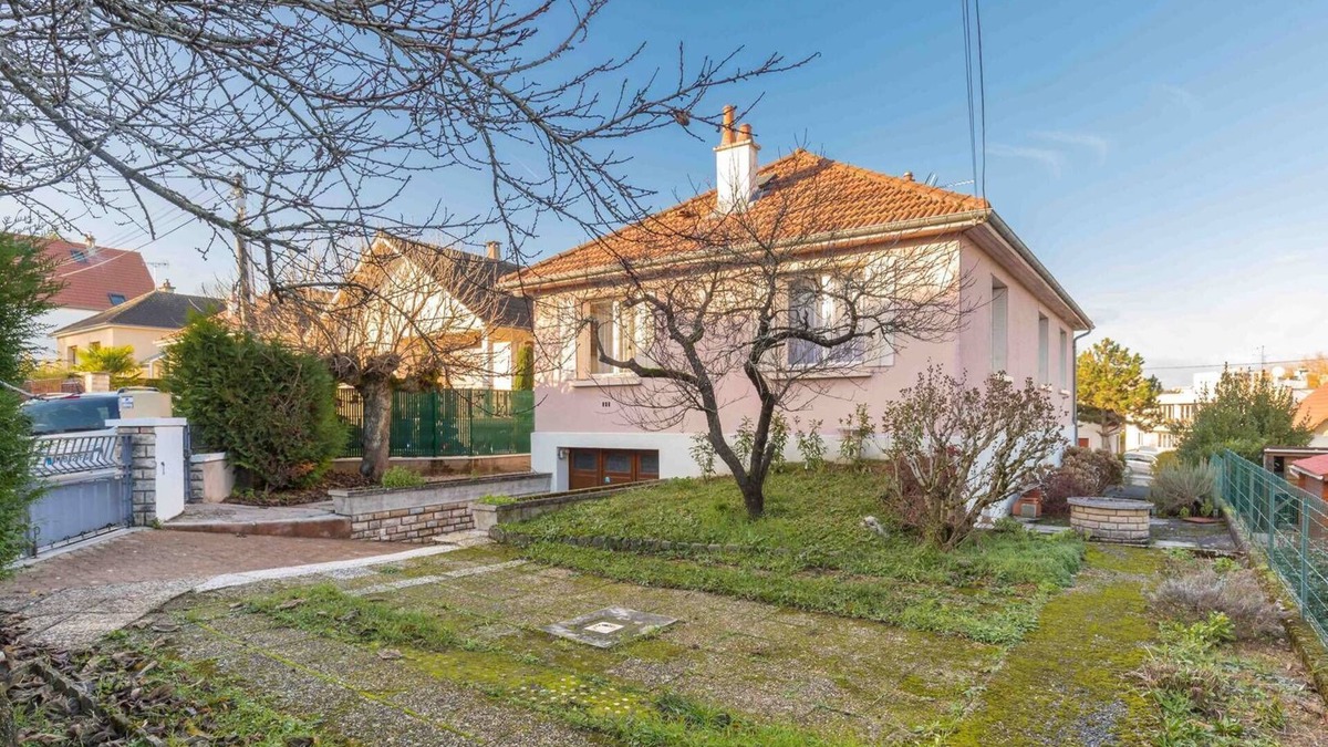 Bourroches House | Sweet villa burgundy- Maison de ville avec jardin -SR Loc