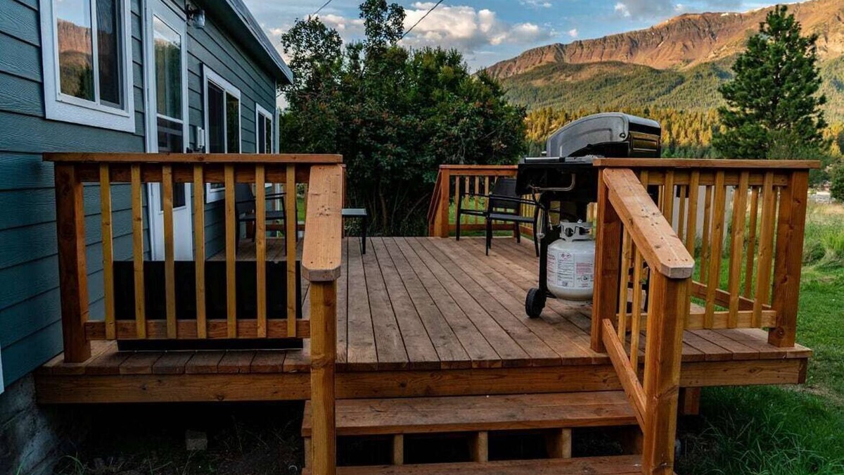 Joseph House | Sweet Wallowa Lake cabin at the Wahluna Terrace Retreat
