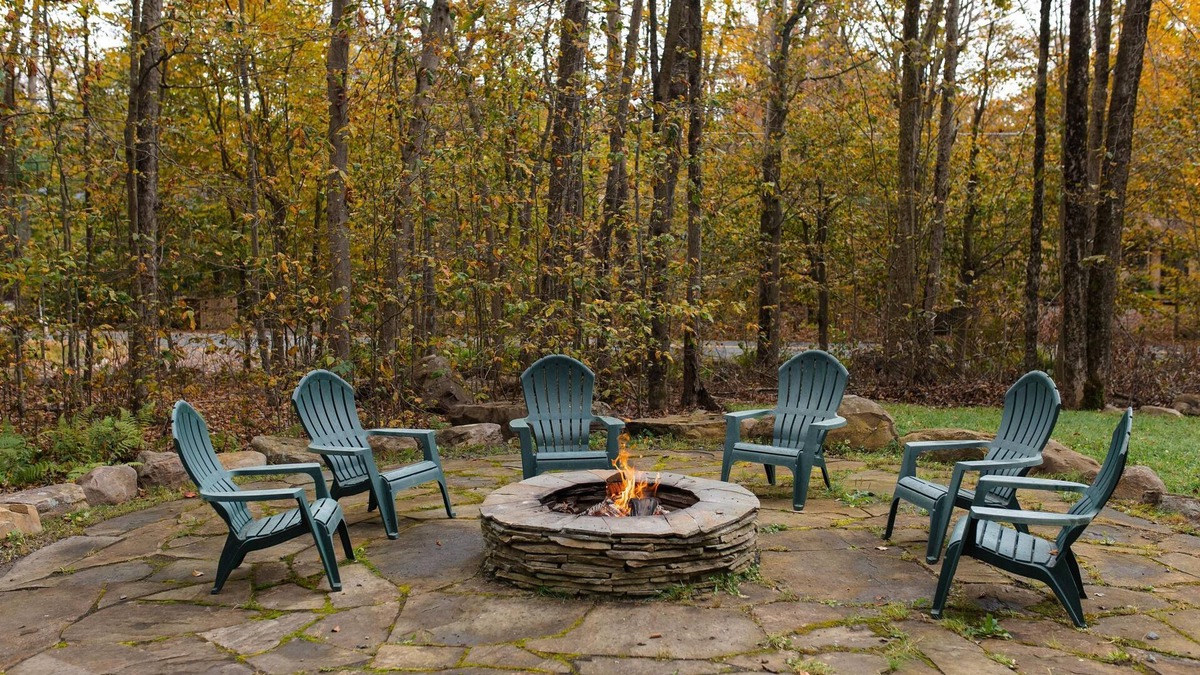 Pocono Pines Apartment | Sweet William A Lake Naomi Chalet Membership