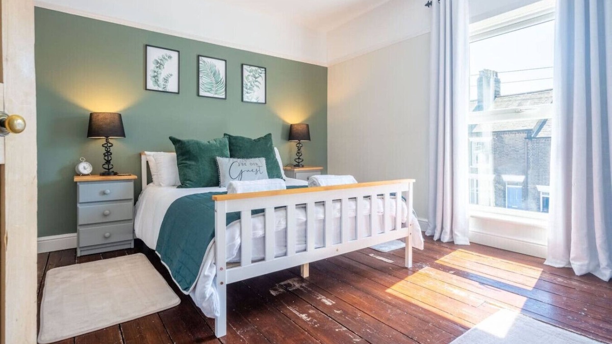 Norwich House | Swift Host | Central | 3 Bedrooms | Parking