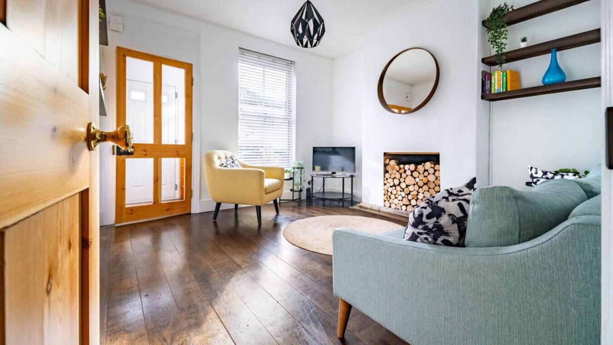 Norwich House | Swift Host | Stylish City Terrace | Parking