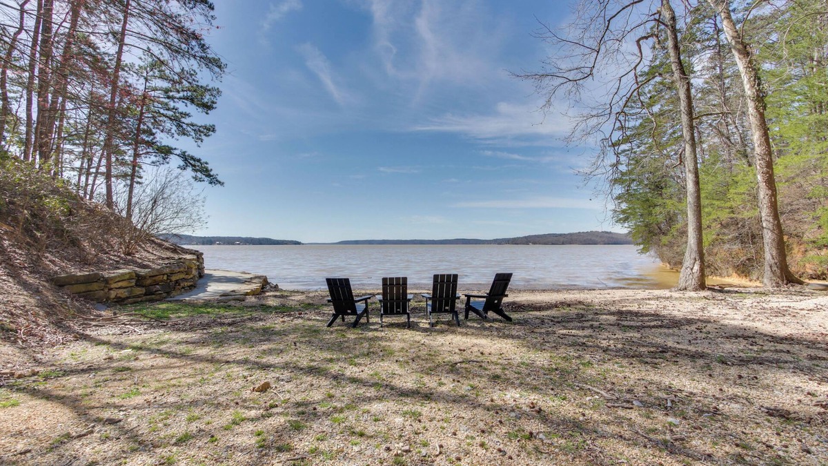 Waterloo Apartment | Swim, Boat & Fish: Waterloo Retreat w/Views!