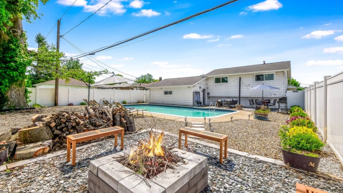 Parma Apartment | Swim & Relax: Pool, Hot Tub & Renovated! HomeHop