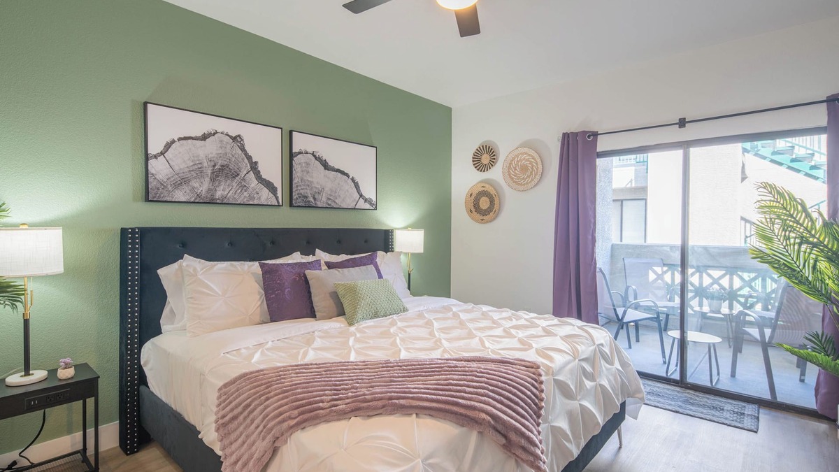 Kierland Condo | Swim & Send Emails Workspace Laundry in Unit