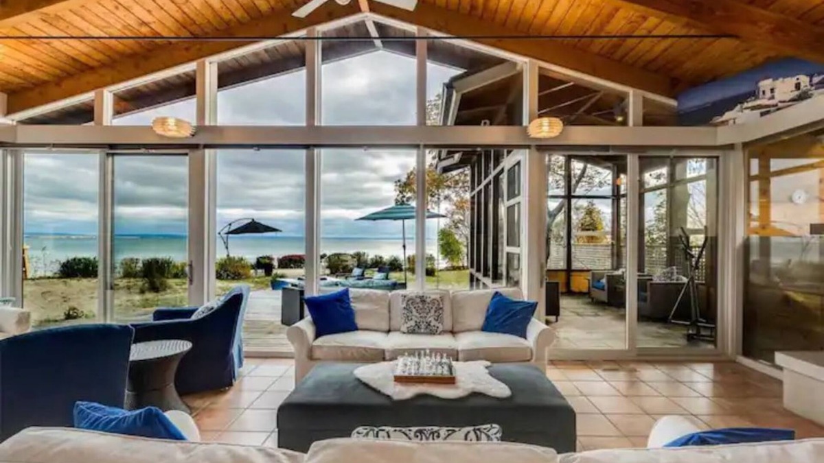 Fort Erie Cottage | Swim Spa cottage on a Private Beach