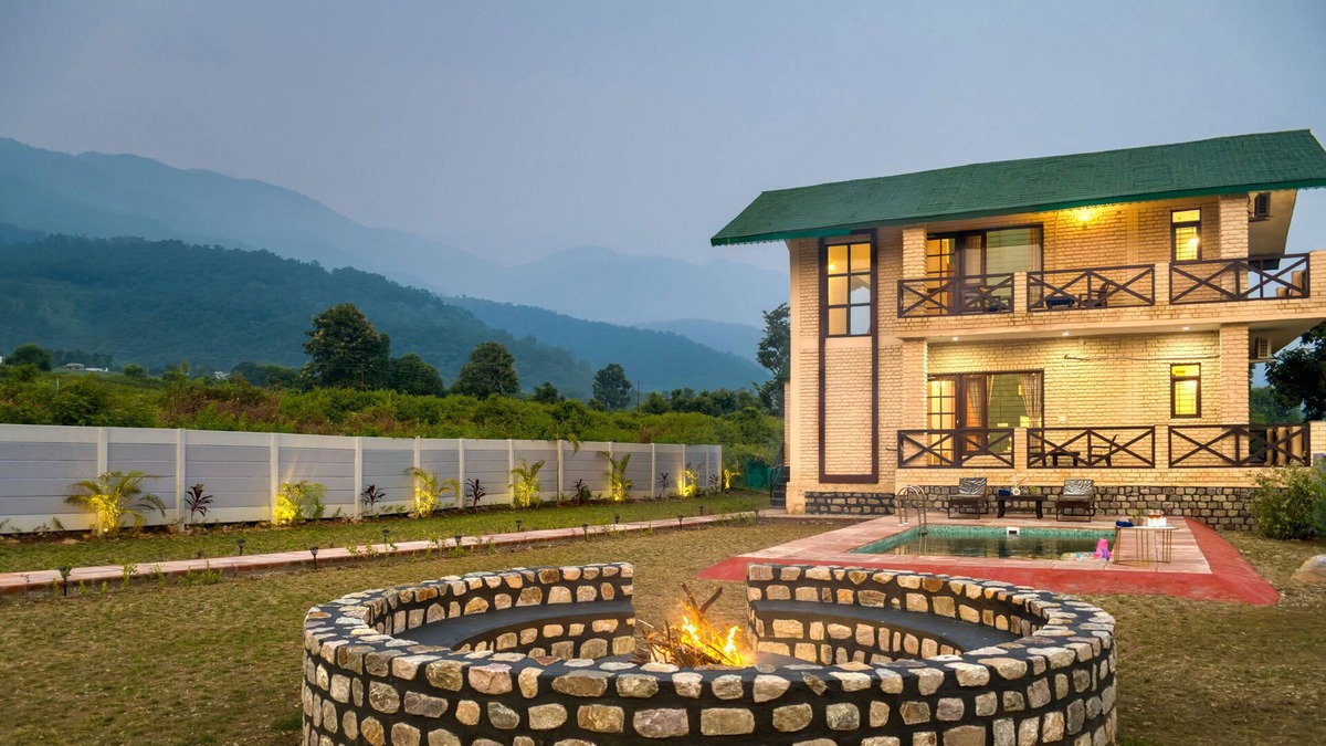 Ramnagar Apartment | Swimming Pool, Bonfire, Hot Water Jacuzzi, 360 mountain view, Balcony