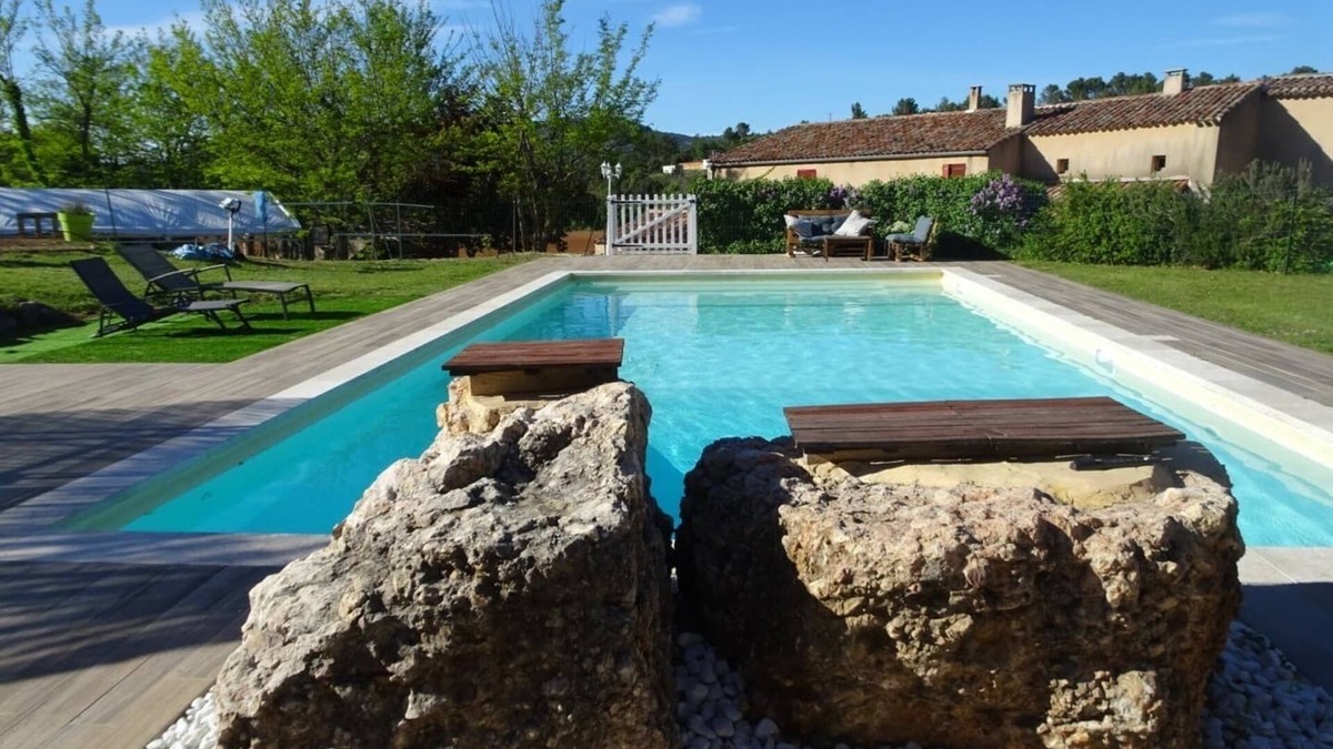 Rians House | Swimming pool gite on a farm in Provence- La Louvière