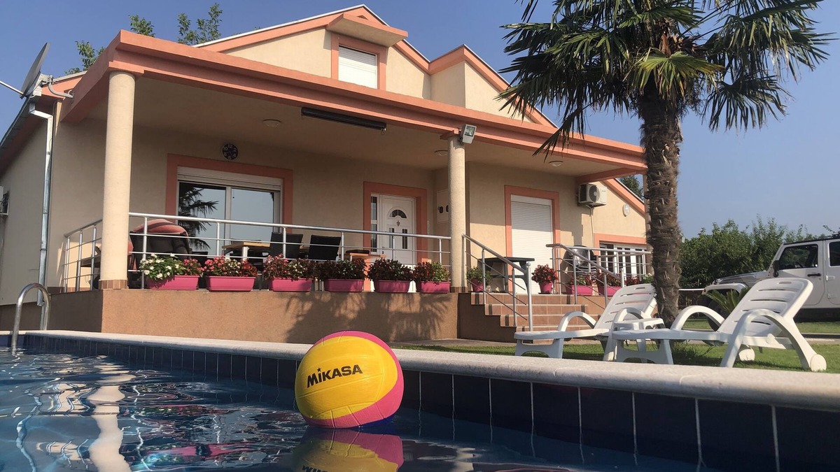 Tuzi Villa | Swimming pool just for you. Between sea and mountains