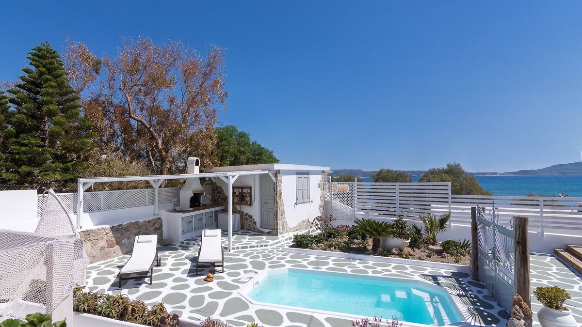 Adamas Villa | Swimming pool villa near the sea
