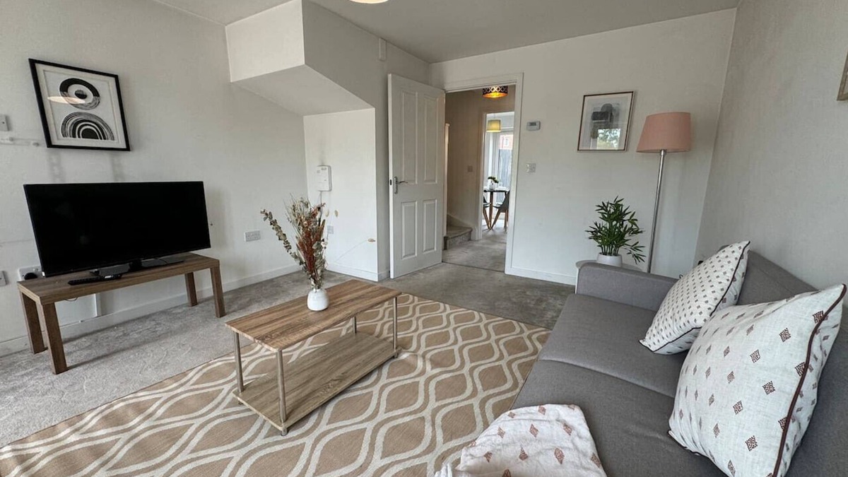 Swindon House | Swindon Contractor Retreat