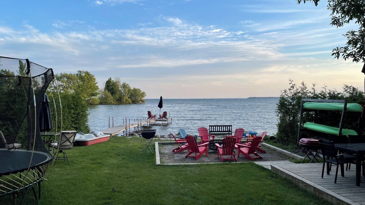 Brock Cottage | Swing Bridge Cottage on Lake Simcoe - Waterfront