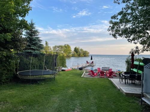 Ramara House | Swing Bridge Cottage on Lake Simcoe - Waterfront