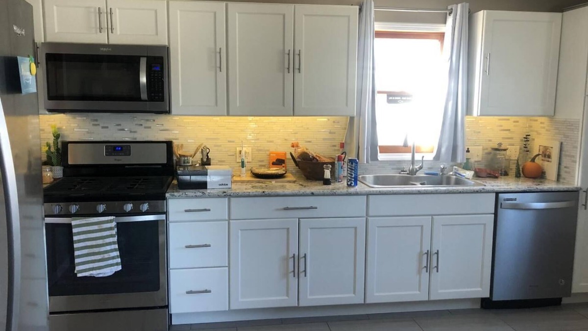 Medicine Lodge House | SwinHousing - Church Hill Suite, Sleeps 6