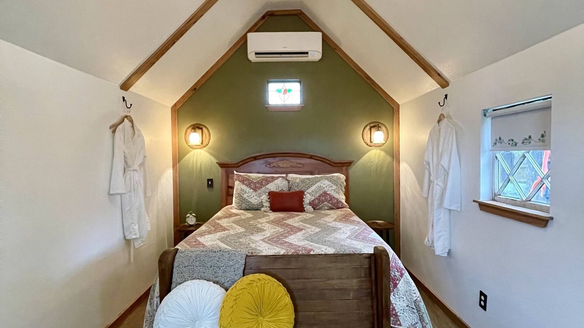Schulenburg Cabin | Swiss Alp Texas Cabin