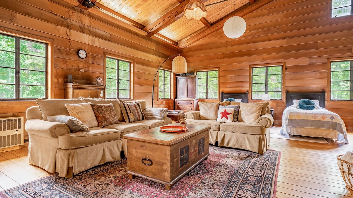 Nelson Ski Chalet | Swiss Chalet Family Retreat w/lake access