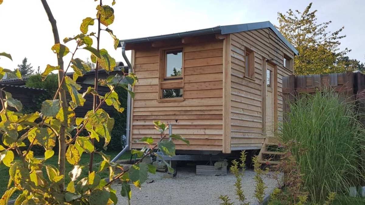 Muecke Cabin | Swiss stone pine TinyHouse by the lake