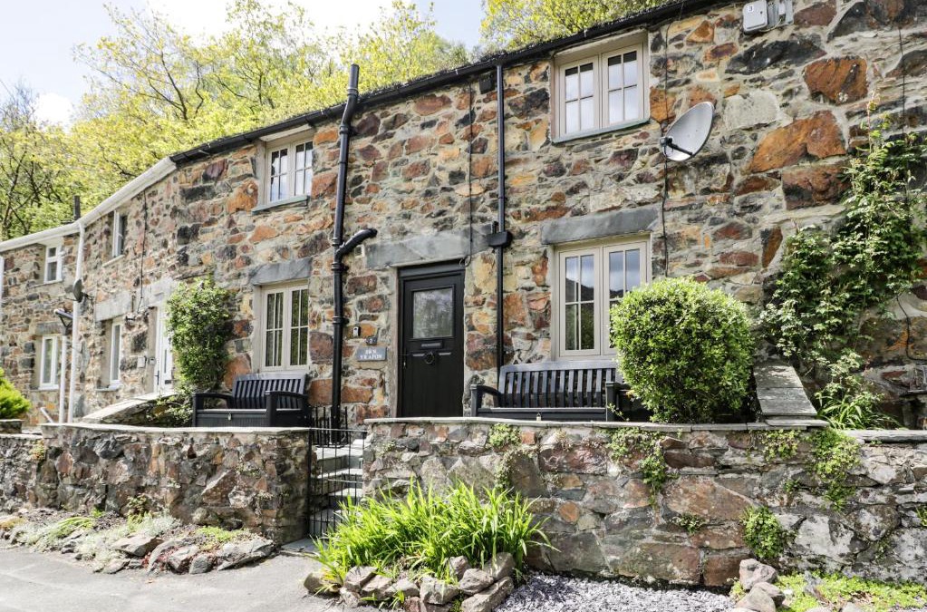 Beddgelert House | Swn yr Afon