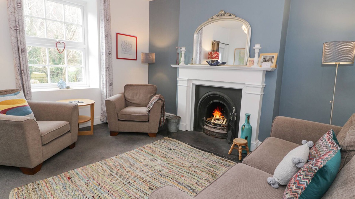 Tywyn House | SWN YR AFON, pet friendly, character holiday cottage in Tywyn