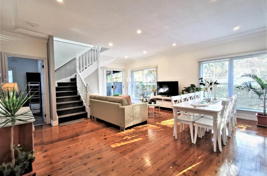 Miranda House | Sydney Meets Miranda, Comfy 4 Bedrooms Corner House