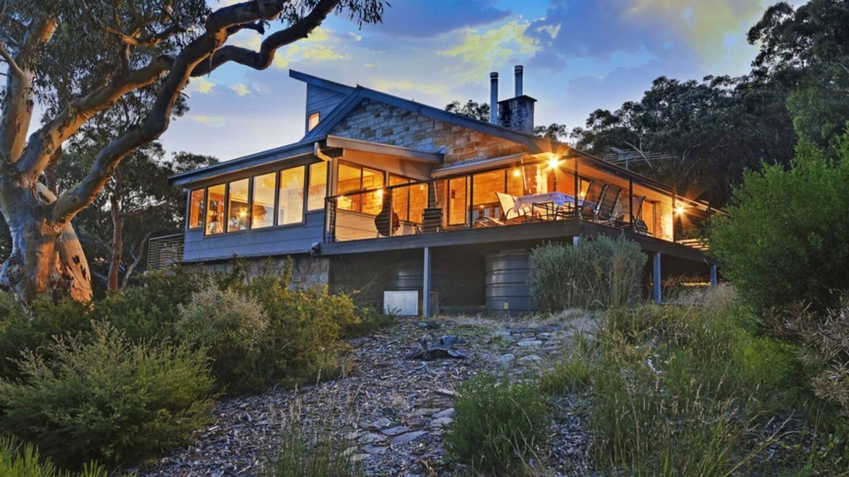 Woodford House | Sydney View - 70km from Sydney; 1000km from care!