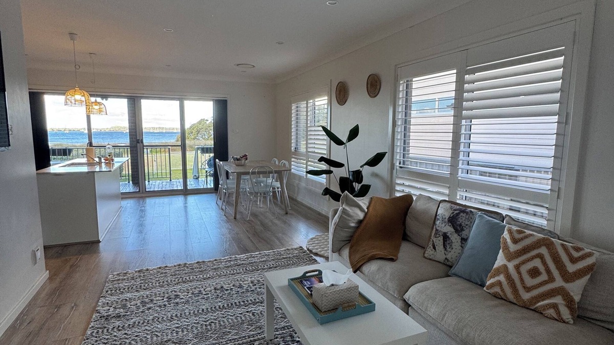 Taren Point House | Sydney Waterfront Beach House