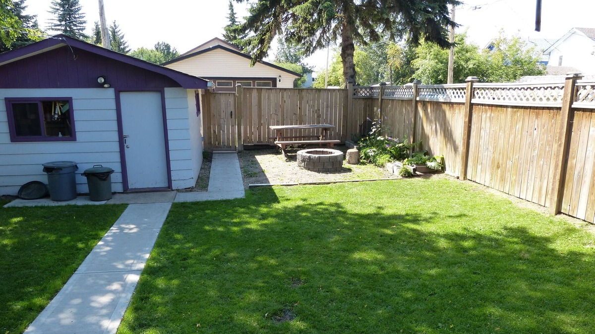 Sylvan Lake Cabin | Sylvan Lake cottage near the beach
