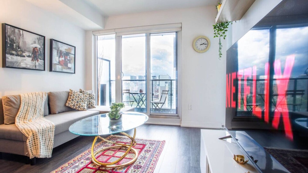 Cabbagetown South Hotel | Sylvestre Suites - Downtown Toronto - 2BR