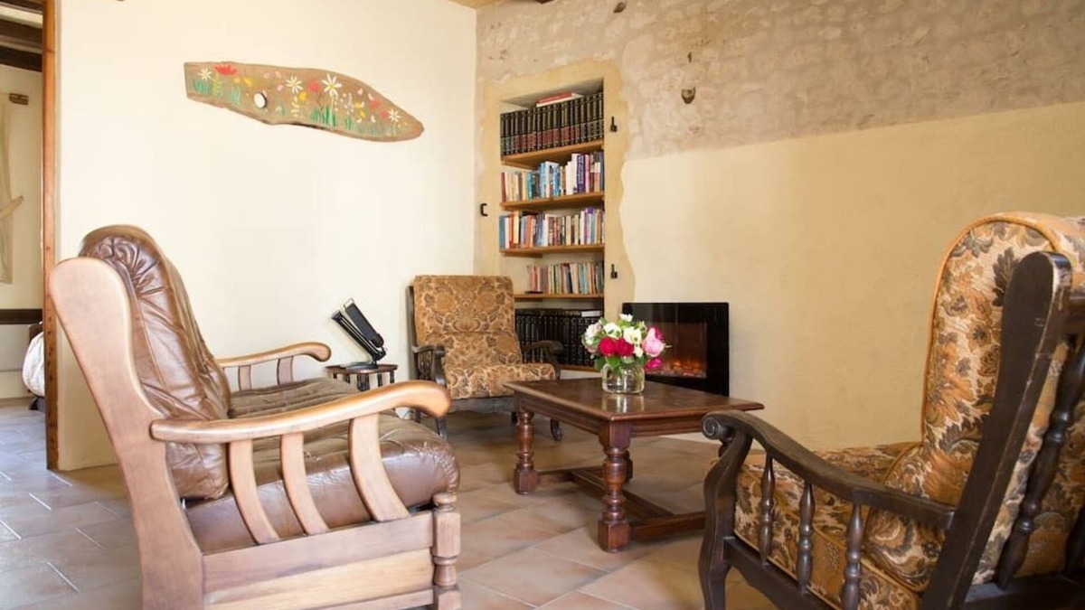 Ports House | Sympatheticly restored 18th century home within a 16th century farm courtyard.